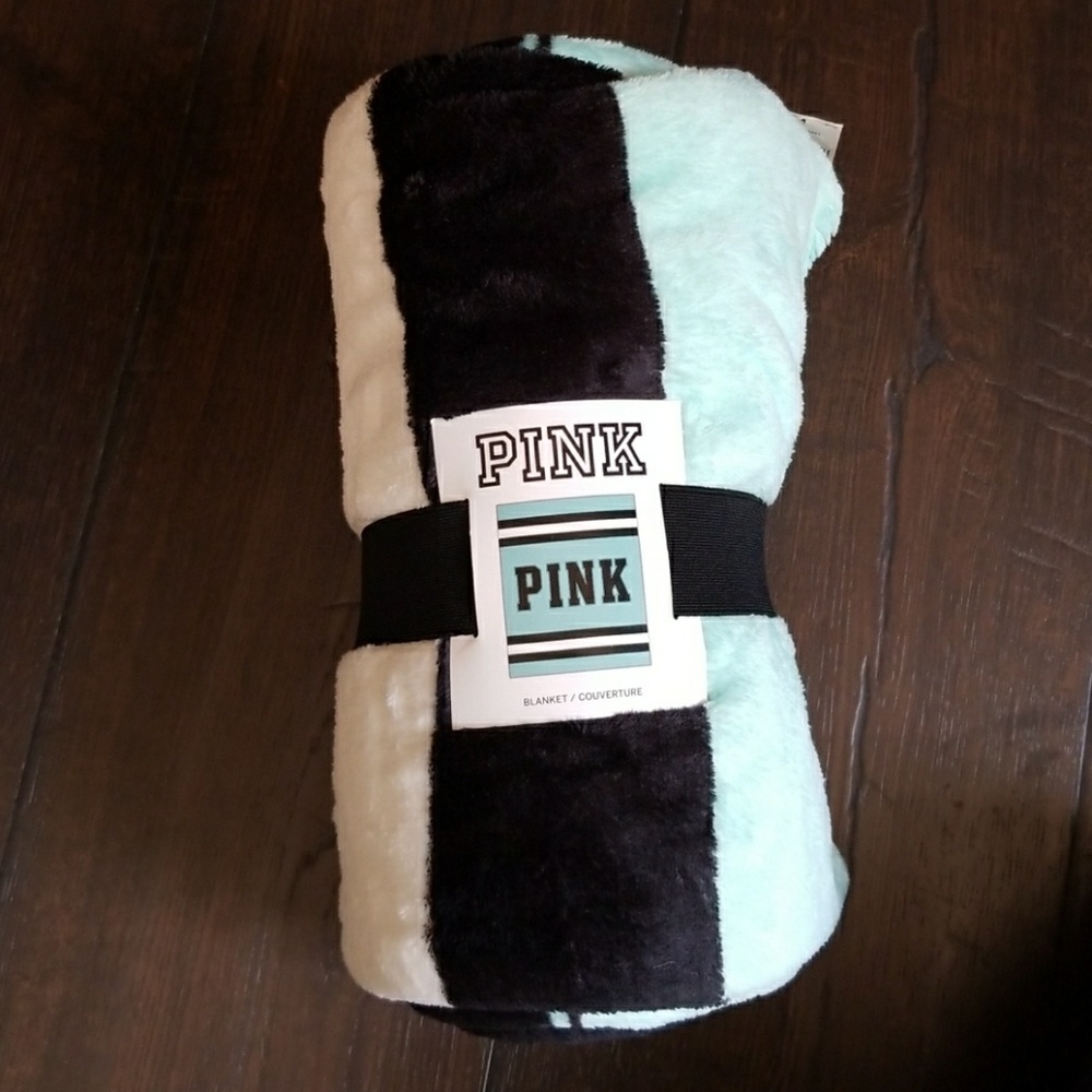 NWT Victoria's Secret PINK Blanket